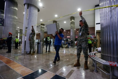 AICM: Desalojo a extrabajadores de Mexicana de Aviación