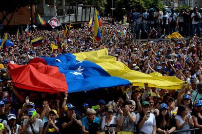 Manifestantes opositores, este miércoles en Caracas.