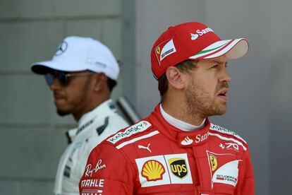 Hamilton y Vettel, tras la sesi&oacute;n de clasificaci&oacute;n el GP de Espa&ntilde;a.