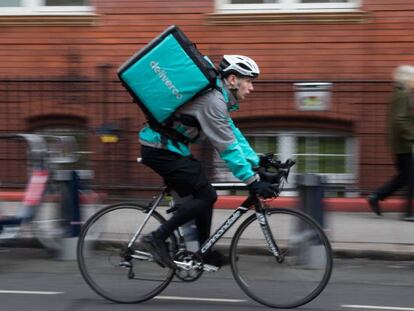 Un repartidor de Deliveroo en Londres.