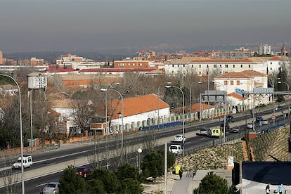 Terrenos de los antiguos cuarteles del Ministerio de Defensa en Campamento, a ambos lados de la carretera de Extremadura.