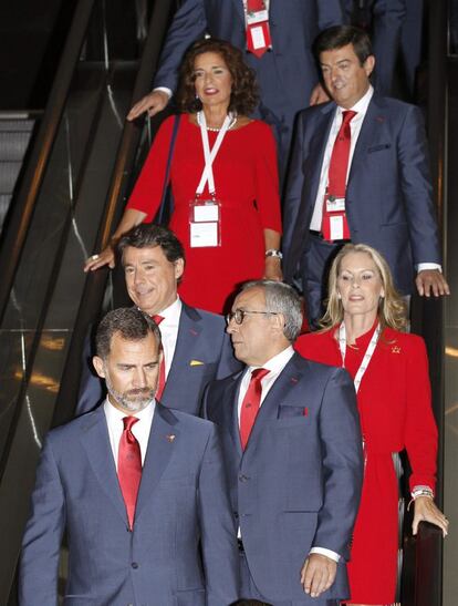 La delegación española, encabezada por el príncipe de Asturias, a su llegada al Hilton de Buenos Aires.