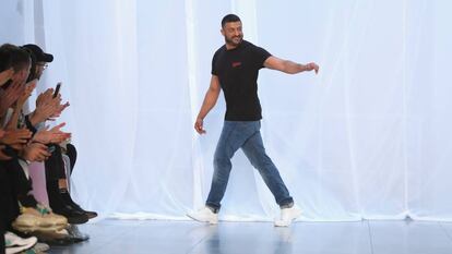 El diseñador Khalid Al Qasimi en un desfile de su firma de moda en Londres en junio de 2018.
