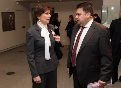 Edita Pereira, jefa del servicio de estudios de CEOE, y Santiago Carbó, catedrático de Economía de Cunef.