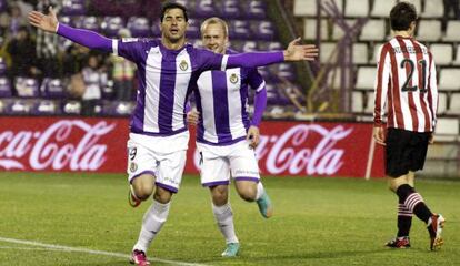 Guerra celebra el primer gol del Valladolid ante el Athletic.