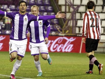 Guerra celebra el primer gol del Valladolid ante el Athletic. 