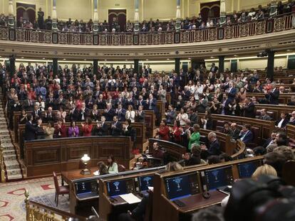 Aplausos en el Congreso de los Diputados a Pedro Sánchez durante la sesión de investidura.