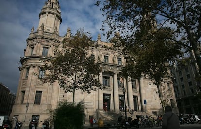 L'edifici de Correus, al final de la Via Laietana de Barcelona.