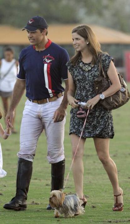 Luis Alfonso de Borbón y Margarita Vargas en Sotogrande.