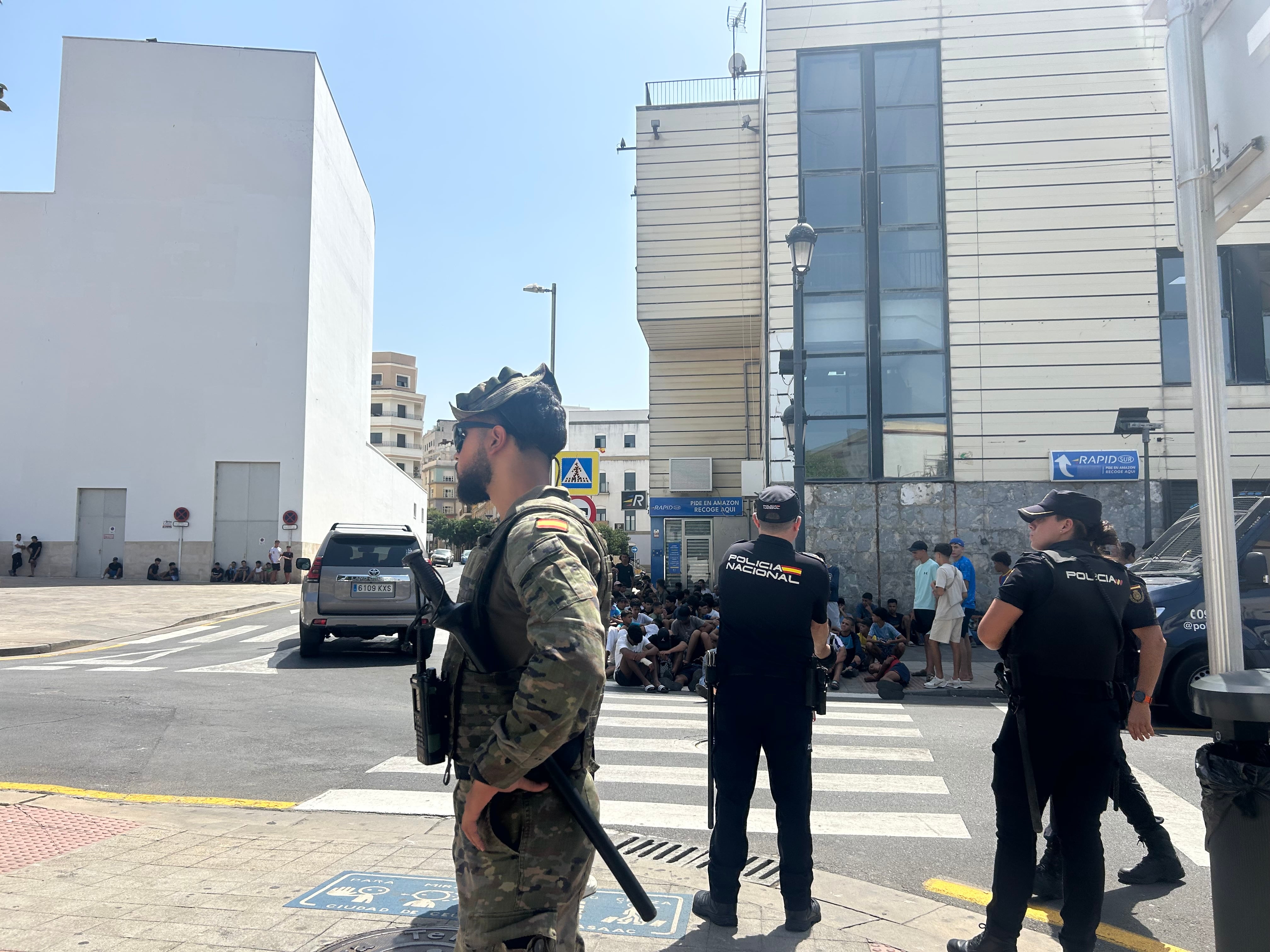 Un organismo oficial de Marruecos acusa a la policía española de infligir “malos tratos y agresiones” a los migrantes en Ceuta