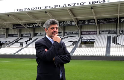 El dueño del Burgos, Marcelo Figoli, en el estadio del club El Plantío.