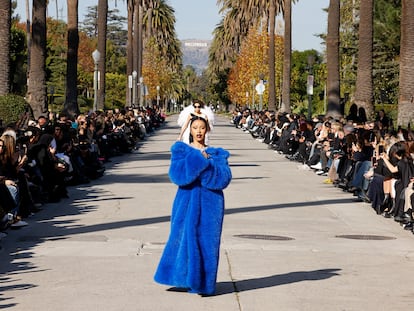 Cardi B, en el desfile de la colección de otoño de 2024 de la firma Balenciaga, celebrado en Windsor Boulevard, en Los Ángeles, el 2 de diciembre de 2023.