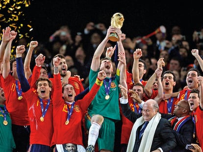 La Roja se alza con el ansiado trofeo en manos de Casillas