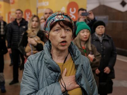 People sing Ukraine's national anthem during a classical music concert performed by local musicians in a metro station that serves as a bomb shelter in Kharkiv as Russia's attack on Ukraine continues, Ukraine, March 26, 2022. REUTERS/Thomas Peter