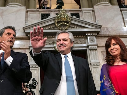 Sergio Massa (presidente da Câmara dos Deputados), Alberto Fernández (presidente) e Cristina Fernández de Kirchner (vice-presidenta), no início do ano legislativo do Congresso, em 2020.