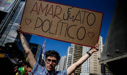 Foto tirada na última Parada do Orgulho LGBT em São Paulo.