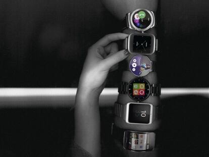 De arriba a abajo; LG Watch Urbane, Asus Zenwatch, Moto 360, Alcatel one touch watch, Sony Smartwatch 3, Samsung Galaxy Gear S