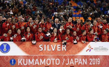Las jugadoras españolas, con la medalla de plata.