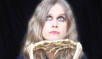 La artista Juana Molina, quien juega con la voz y diferentes elementos electrónicos.