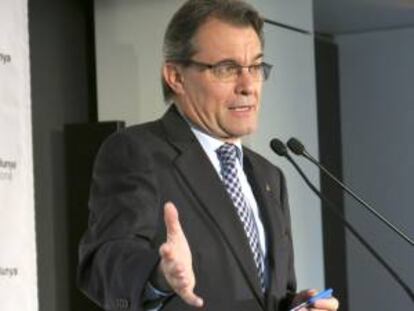 El presidente de la Generalitat catalana, Artur Mas, durante la rueda de prensa que ha ofrecido hoy en la Delegación de Cataluña ante la UE.