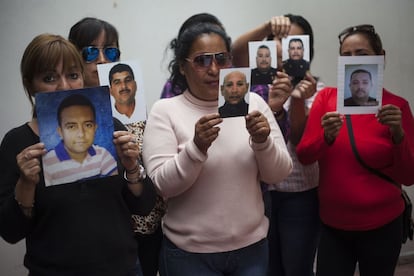 Esposas de los policías desaparecidos en Úrsulo Galván.
