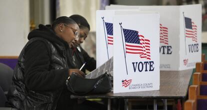 Un puesto de votación de un colegio de Cleveland (Ohio).