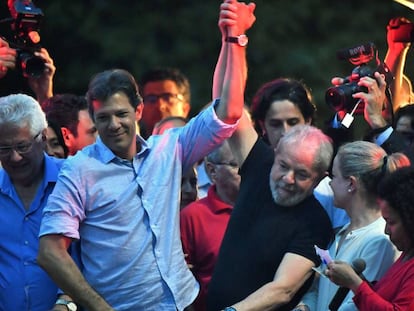 El expresidente Lula junto al exalcalde de São Paulo Fernando Haddad durante una manifestación el pasado mes de enero. 