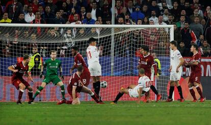 El jugador del Sevilla, Guido Pizarro, marca gol. 