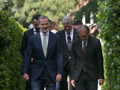 El Rey de España, Felipe VI , y el ministro de Universidades, Joan Subirats, este miércoles.