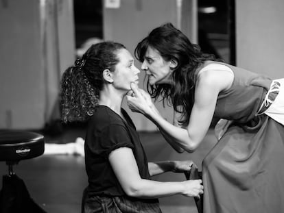 Carme Portaceli toca el cielo de la Comédie-Française con ‘Las criadas’, de Jean Genet