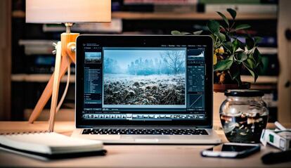 Apple MacBook en una mesa