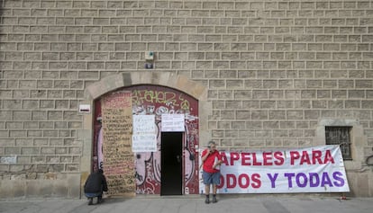 La fachada de la antigua sede de la escuela Massana, en el Raval.