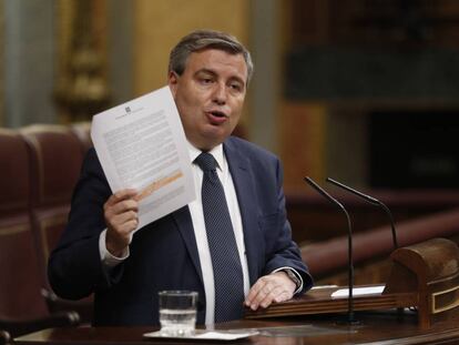 El diputado del PDeCAT Jordi Xucla durante el pleno en el Congreso.