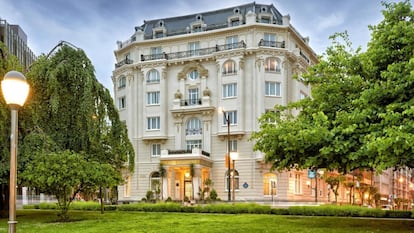 Fachada del hotel Carlton, en Bilbao.