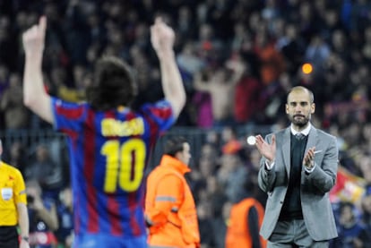 Guardiola aplaude a Messi tras el cuarto gol del argentino