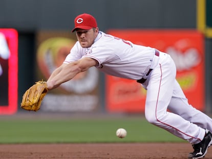 cincinnati Reds third baseman Scott Rolen fields a ball hit by the Arizona Diamondbacks in a baseball game Sept. 14, 2010, in Cincinnati. Rolen was elected to baseball's Hall of Fame, in voting announced Tuesday, Jan. 24, 2023.