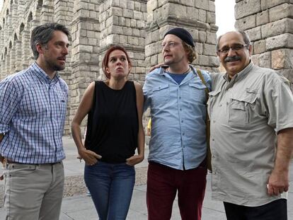 M&oacute;nica Garc&iacute;a Prieto, entre los finalistas del Premio Cirilo Rodr&iacute;guez, Carlos Franganillo (izquierda), Dogan Tili&ccedil; e Ilya U. Topper, en Segovia.