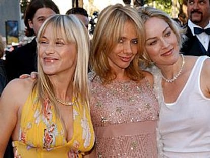 Rosana Arquette (centro), Patricia Arquette (izquierda) y Sharon Stone (derecha)