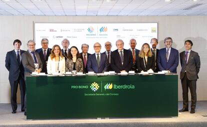 Foto de familia del proyecto de Iberdrola pro bono Construyendo juntos.