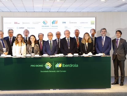 Foto de familia del proyecto de Iberdrola pro bono Construyendo juntos.