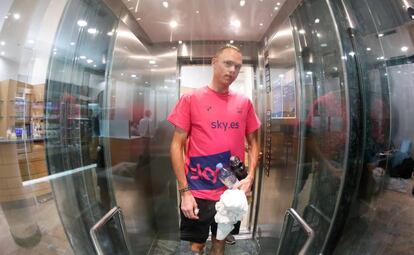 Chris Froome, en su hotel de Logro&ntilde;o.