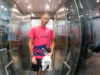 Chris Froome, en su hotel de Logro&ntilde;o.