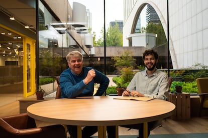 El experto en lombrices Guillermo Herrero (izquierda) y Enrique Cat, de Nostoc Biotech