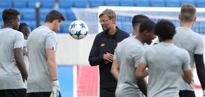 J&uuml;rgen Klopp durante el entrenamiento del Liverpool previo a su partido en Hoffenheim.