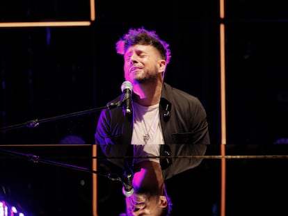 Pablo López momentos antes del concierto en el Teatro Rialto en la Gran Vía.