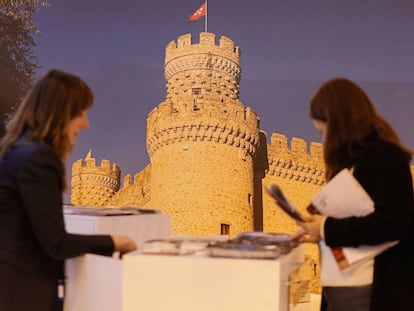 Imagen del Castillo de Manzanares El Real en el stand de la Comunidad de Madrid en Fitur.