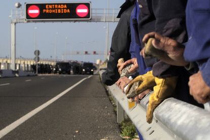 Trabajadores de Navantia protestan en Puerto Real.