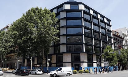 Edificio en obras en la esquina de Velázquez 34 y la calle Goya de Madrid, propiedad de Grupo Rosales.