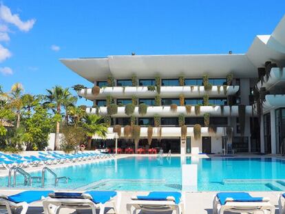 Piscina exterior del hotel Deloix Aqua Center, en Benidorm.