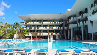 Piscina exterior del hotel Deloix Aqua Center, en Benidorm.